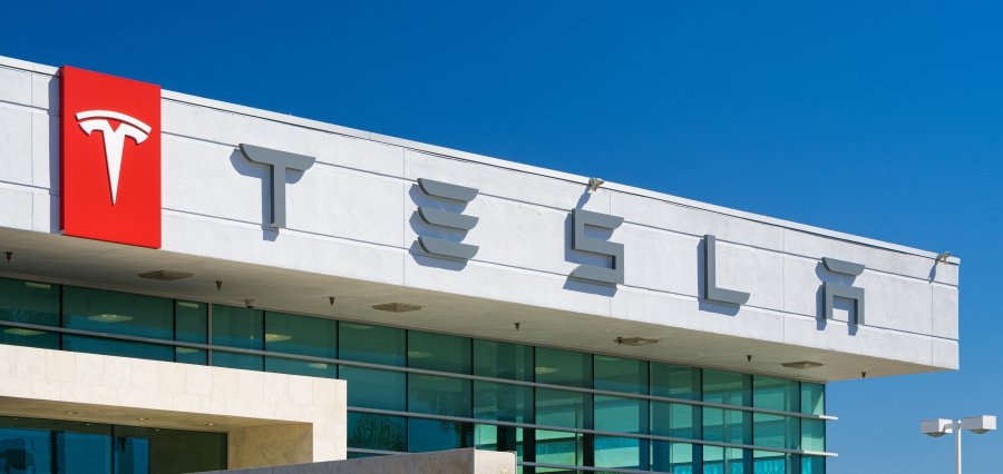 Read more about the article Tesla Launches Employee Testing for FSD Ride Hailing Service
